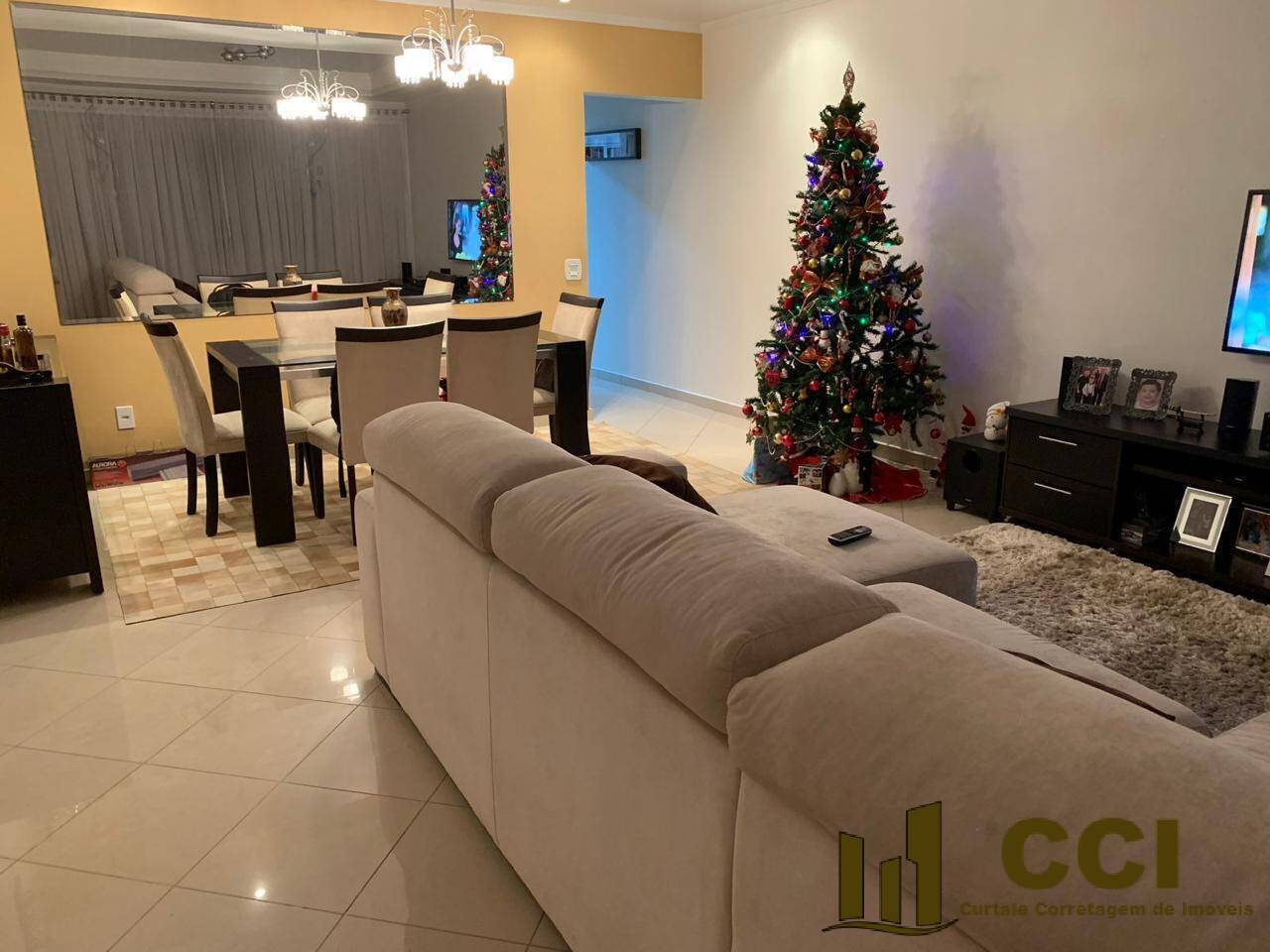 Casa à venda com 3 quartos, 150m² - Foto 1